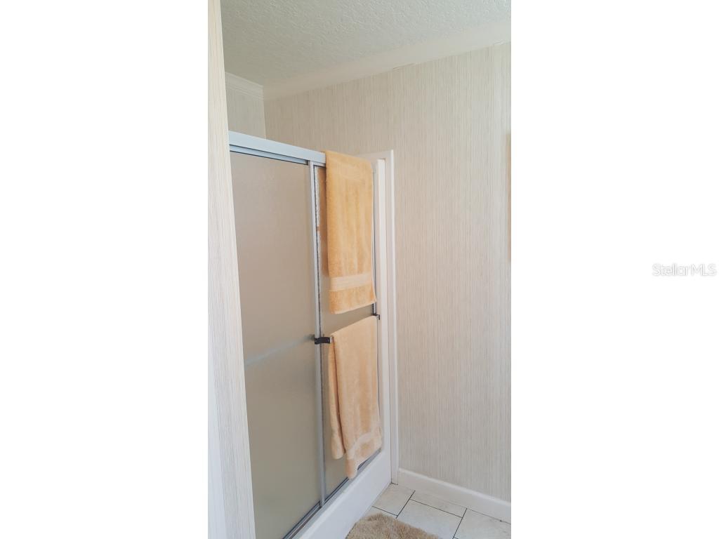 2014 Linda Road Okeechobee, FL 34974 - Photo 20 of 27 Walk in Shower