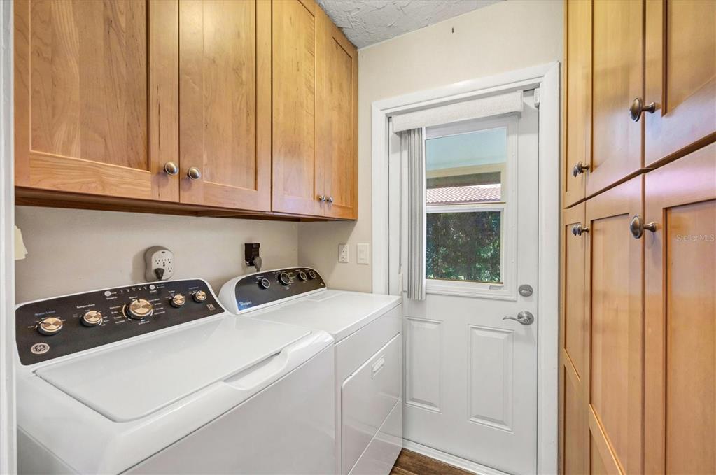 6416 Mercer Road Bradenton, FL 34207 - Photo 22 of 38 a view of washer and dryer