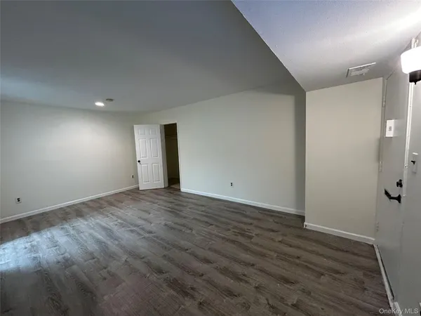 $2,100 | 37 El Camino Court, Unit 37, Coram, NY 11727