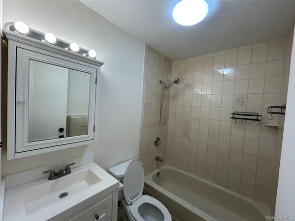 $2,100 | 37 El Camino Court, Unit 37, Coram, NY 11727