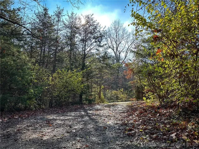 $285,000 | 5732 Maplewood Drive, Marysville, IN 47141