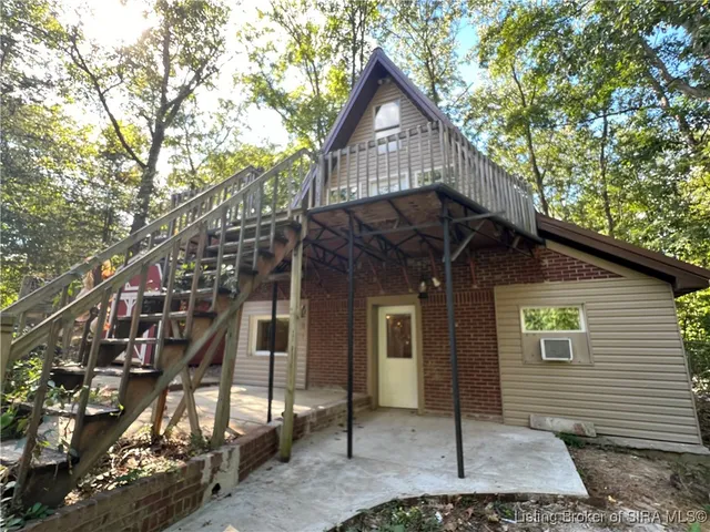 $285,000 | 5732 Maplewood Drive, Marysville, IN 47141