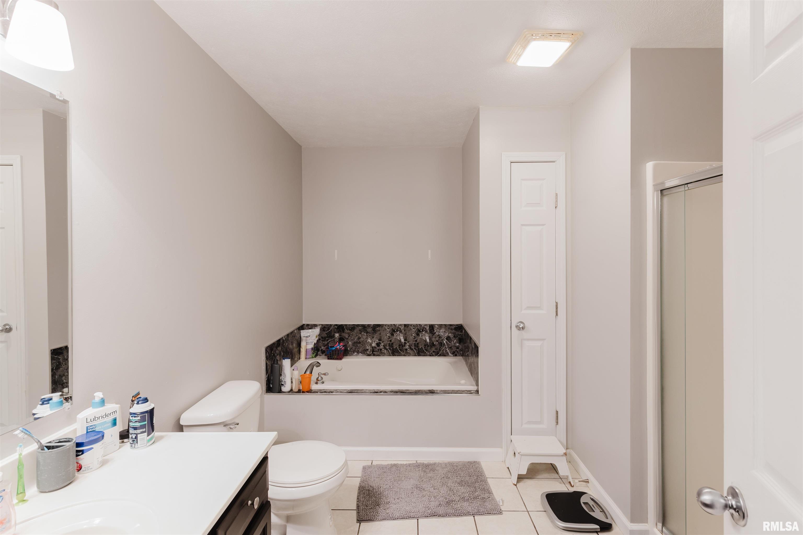 1702 Crown Road Herrin, IL 62948 - Photo 12 of 26