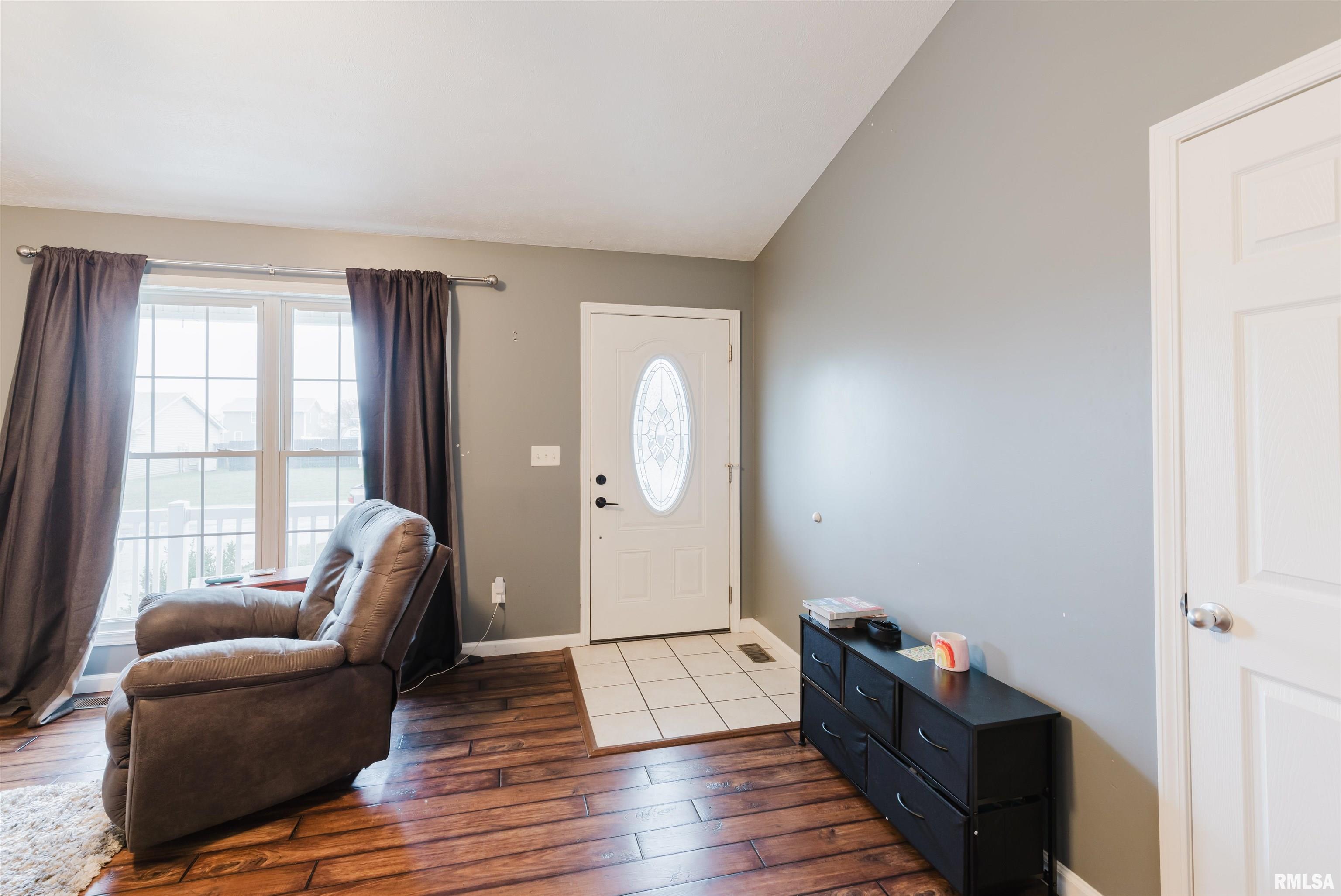 1702 Crown Road Herrin, IL 62948 - Photo 4 of 26