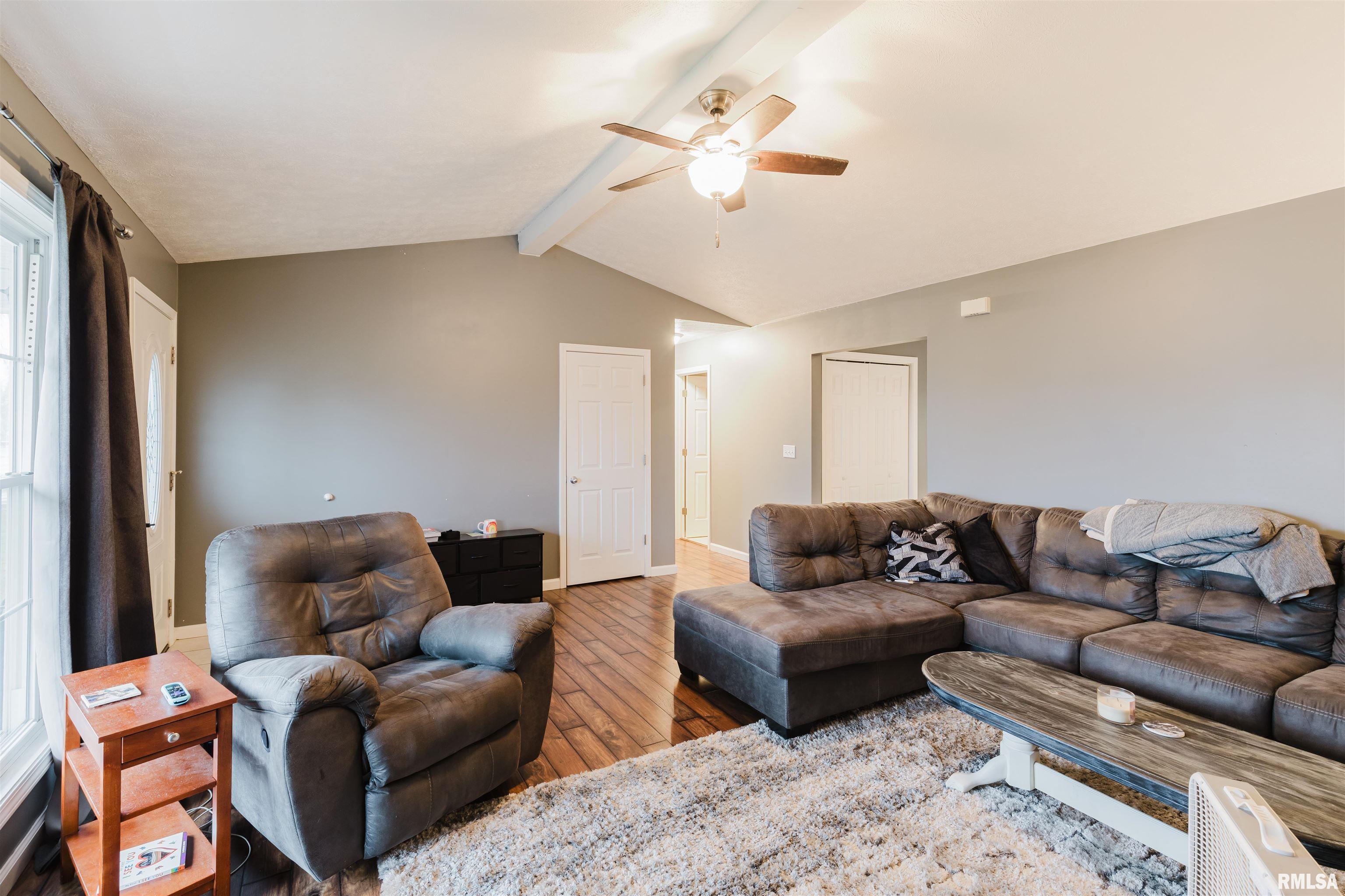 1702 Crown Road Herrin, IL 62948 - Photo 5 of 26