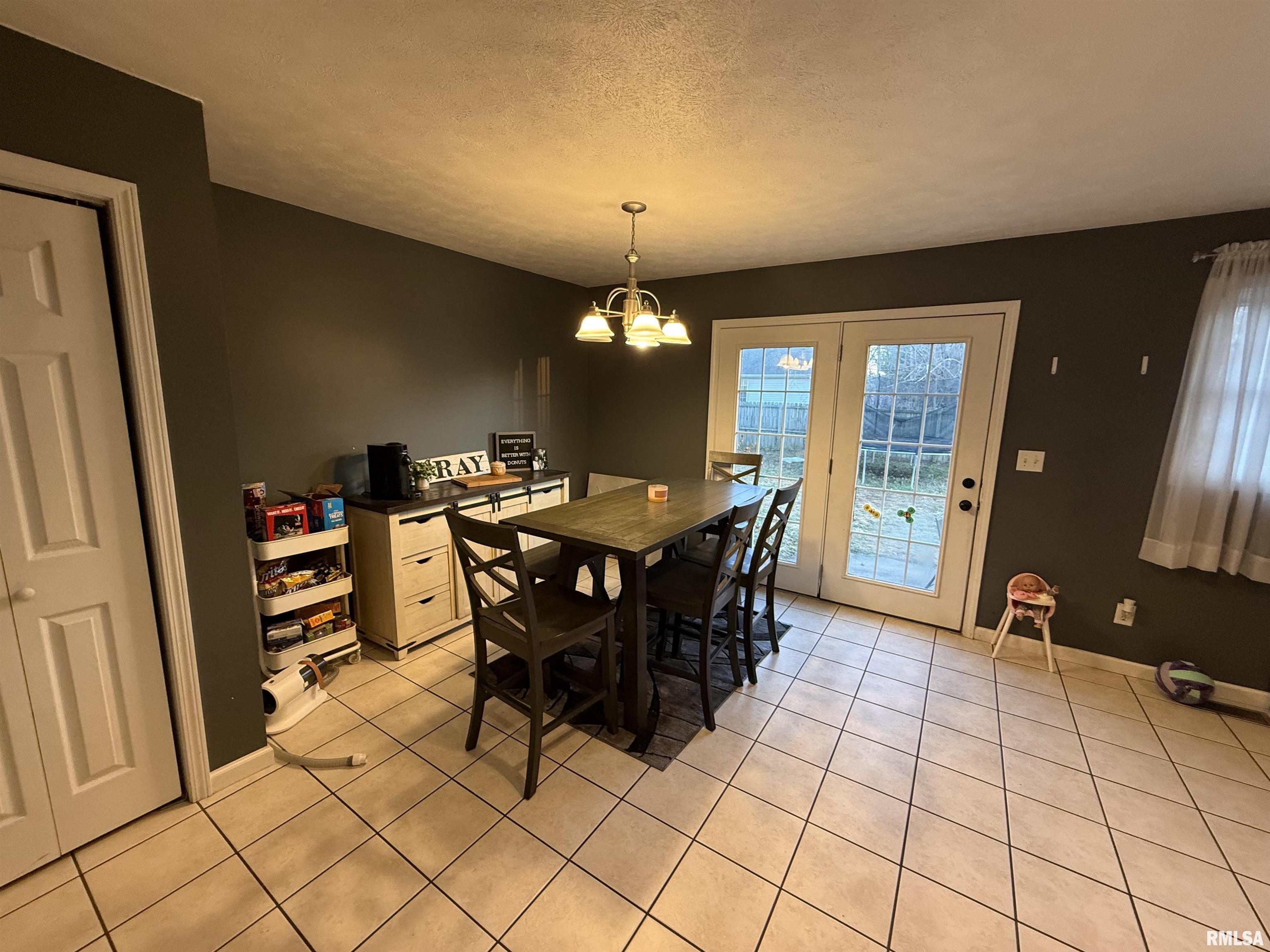 1702 Crown Road Herrin, IL 62948 - Photo 6 of 26