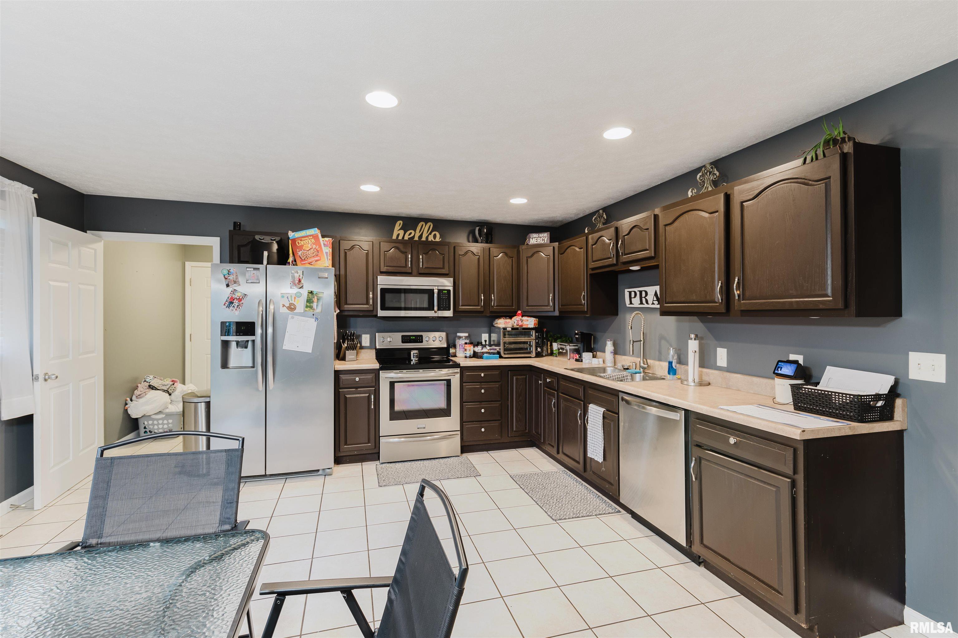 1702 Crown Road Herrin, IL 62948 - Photo 7 of 26