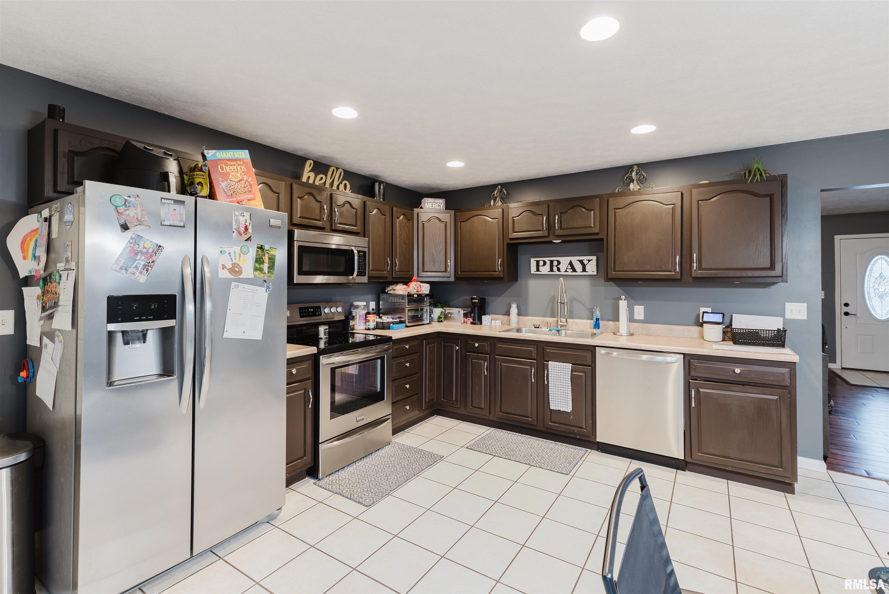 1702 Crown Road Herrin, IL 62948 - Photo 8 of 26