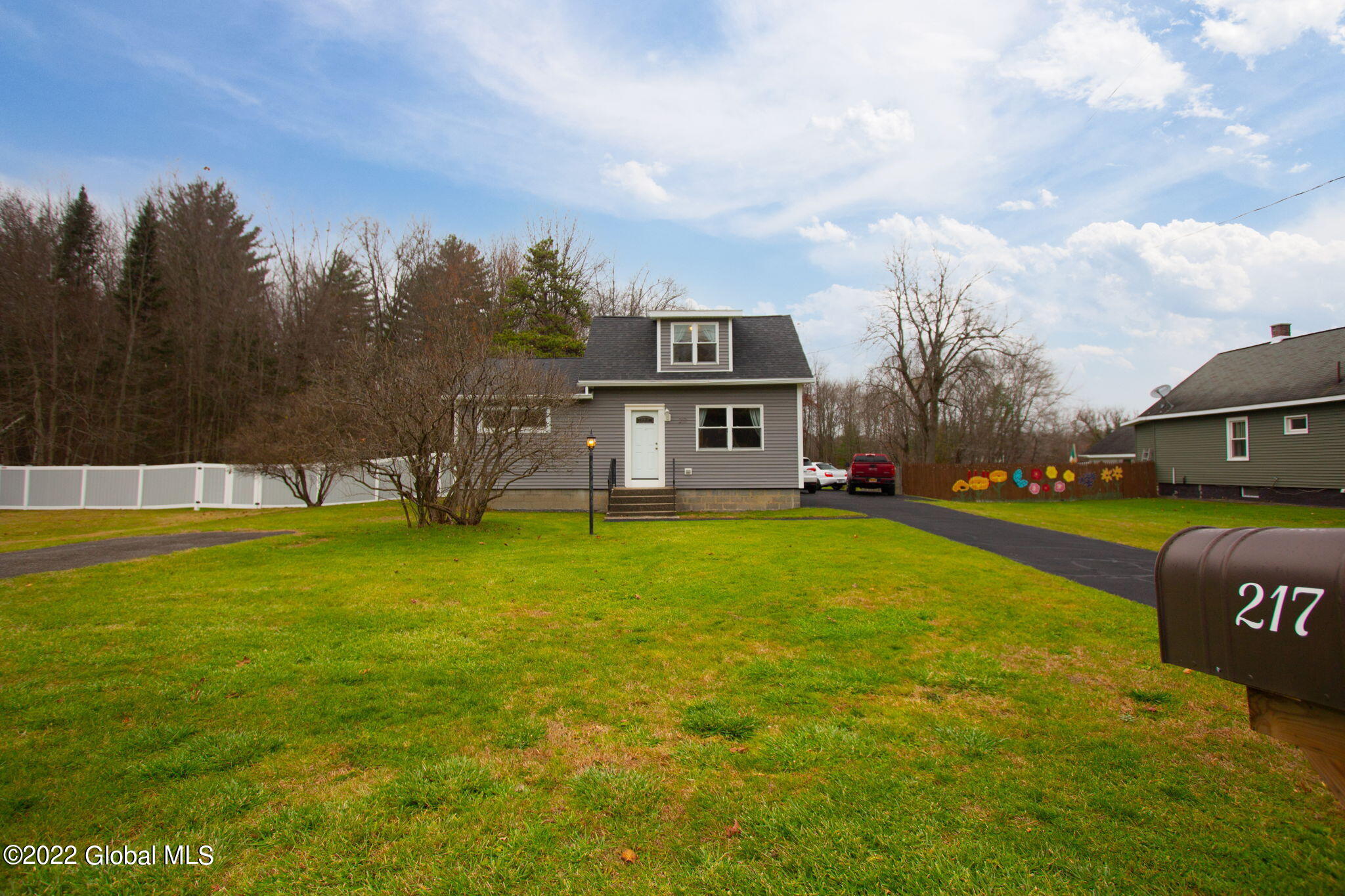 217 Morris Road Schenectady, NY 12303 - Photo 3 of 31 4-web-or-mls-217MorrisRd-4
