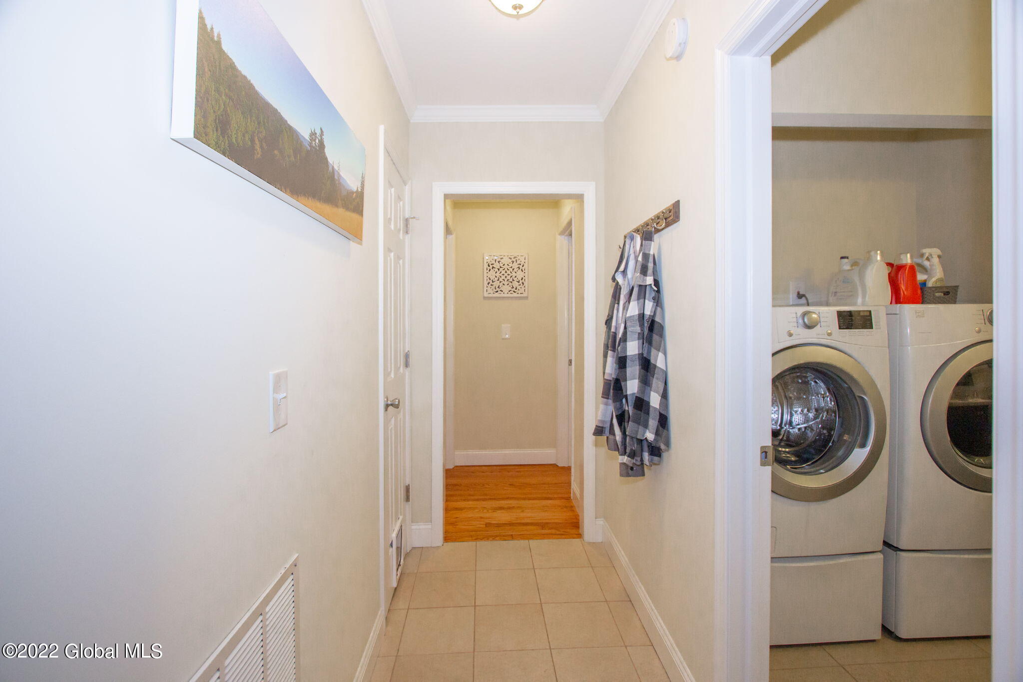 217 Morris Road Schenectady, NY 12303 - Photo 10 of 31 11-web-or-mls-217MorrisRd-11