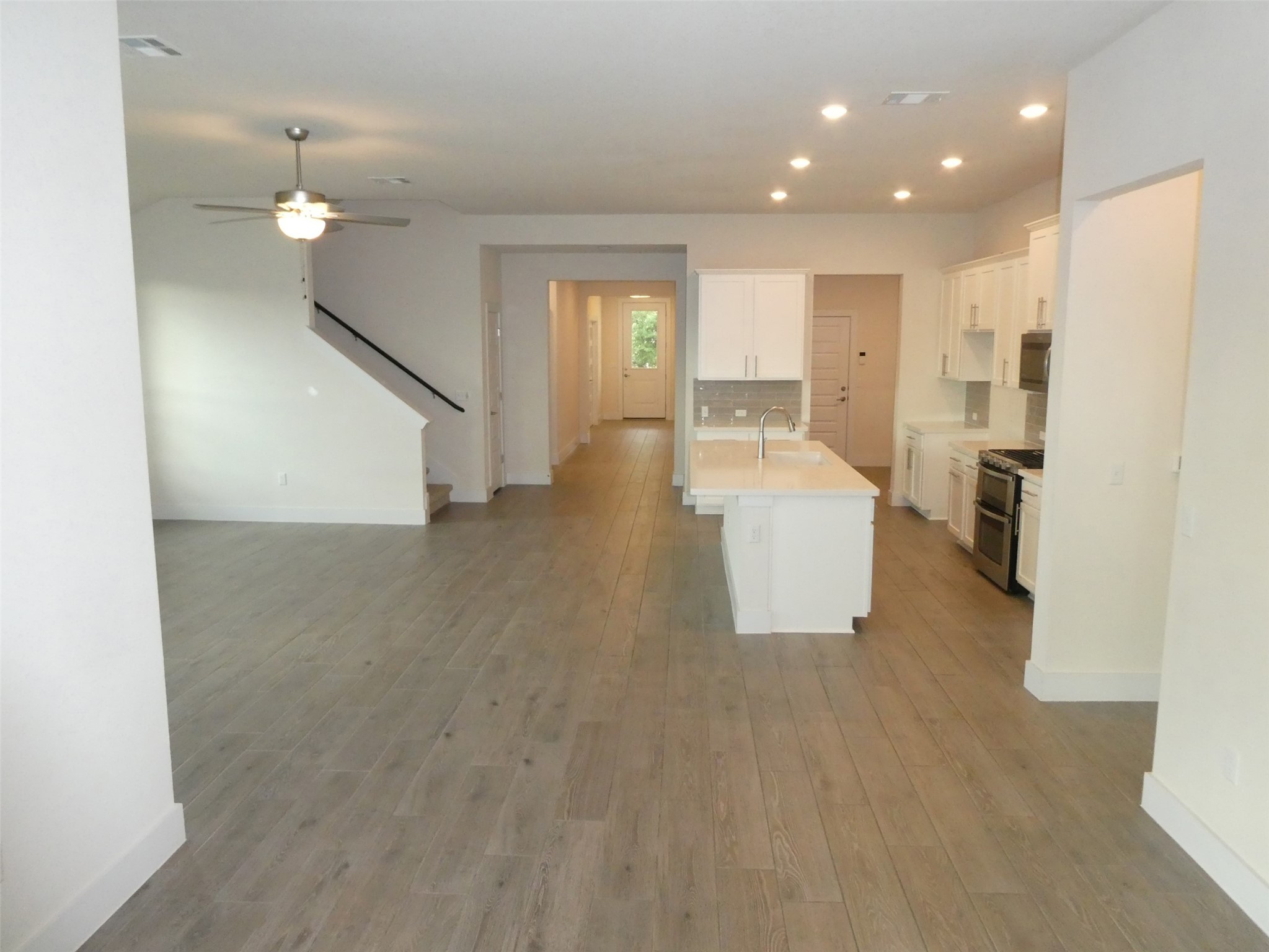 8201 Greyhawk Cove Austin, TX 78744 - Photo 2 of 27