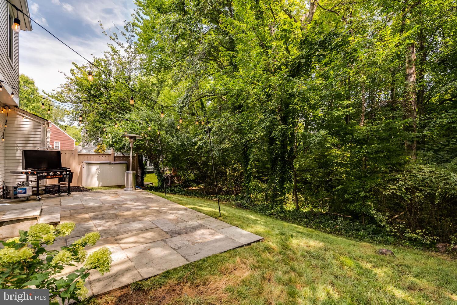 2091 Cobblestone Lane Reston, VA 20191 - Photo 32 of 33 a view of a backyard with table and chairs and a fire pit