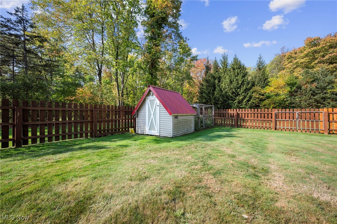 2316 Ridge Road Hinckley, OH 44233 - Photo 43 of 50 Chicken Coop included with sale!