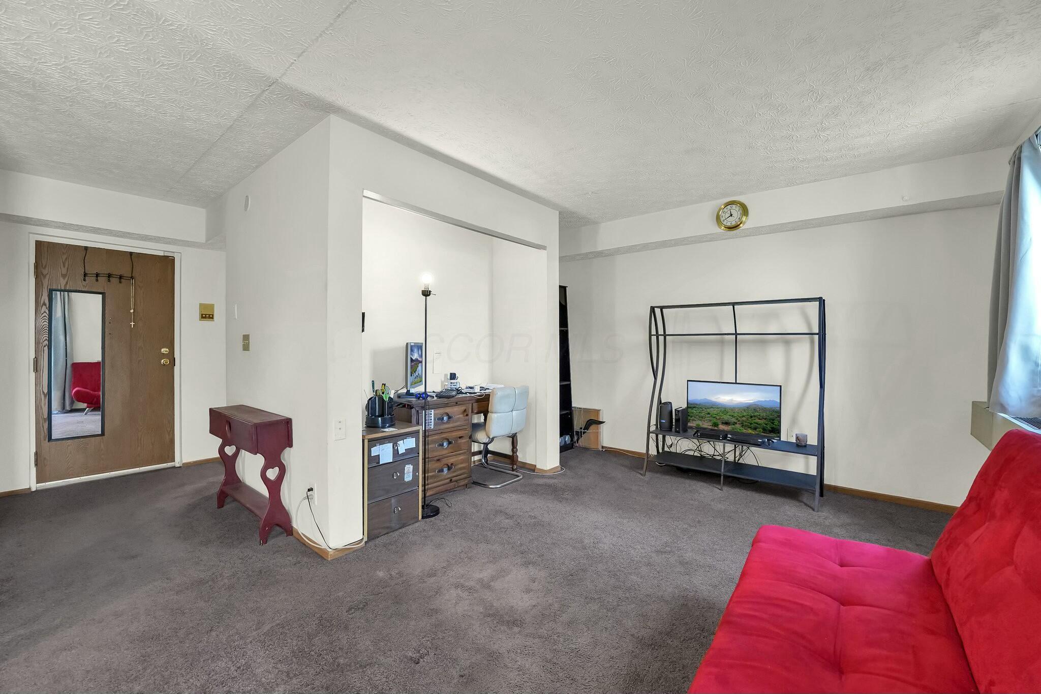 3965 Karl Road, Unit 100 Columbus, OH 43224 - Photo 3 of 26 Living Room-Entry