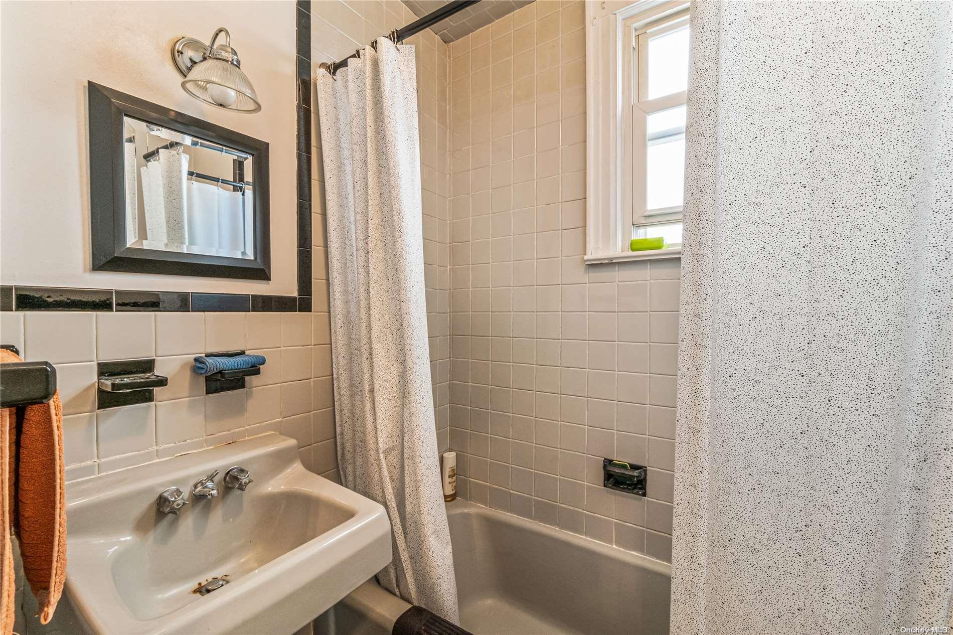 46-03 104th Street Queens, NY 11368 - Photo 5 of 24