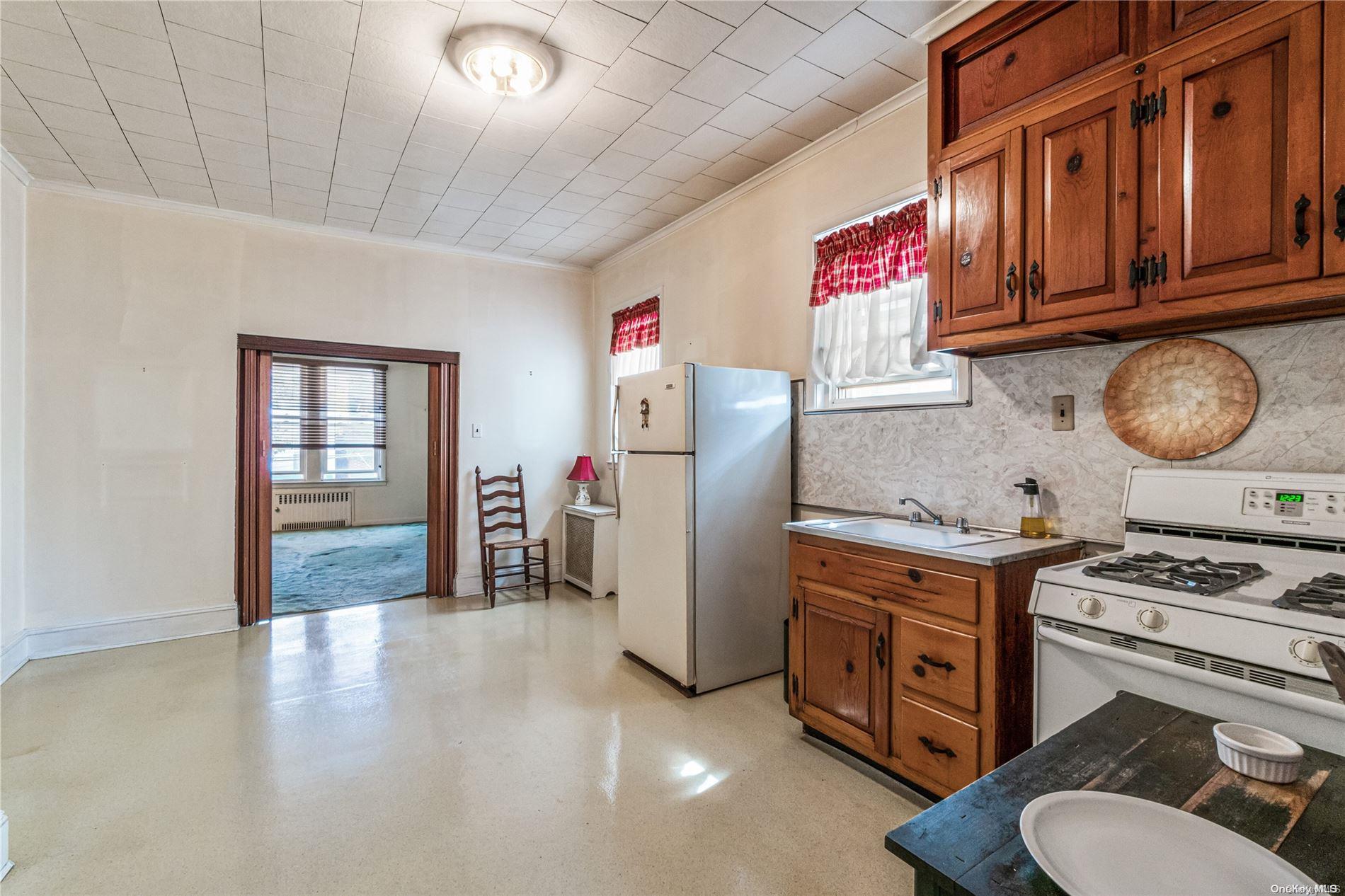 46-03 104th Street Queens, NY 11368 - Photo 10 of 24