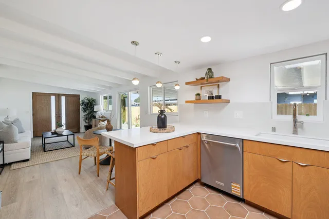 $1,399,000 | 21 La Cadena Street, Santa Barbara, CA 93103