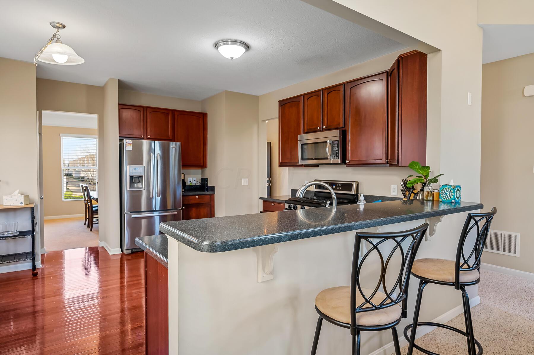 5757 Aderholt Road Dublin, OH 43016 - Photo 18 of 46 Kitchen w/Breakfast Bar