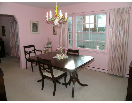 550 South Border Road Winchester, MA 01890 - Photo 3 of 11
