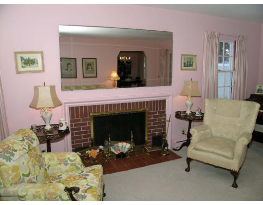 550 South Border Road Winchester, MA 01890 - Photo 8 of 11