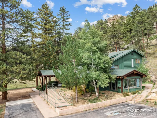 a view of a chairs and table in backyard