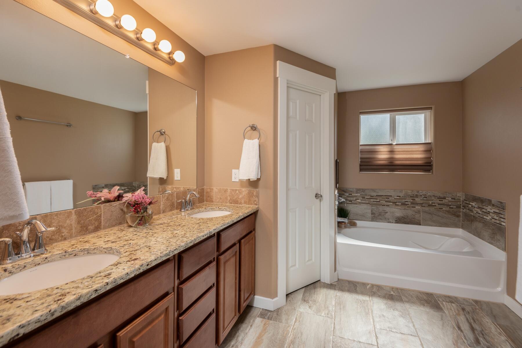 56221 Tree Duck Road Bend, OR 97707 - Photo 15 of 33 batch_14 primary double vanity - tub