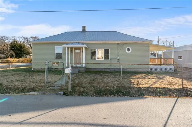 $179,950 | 6802 Binswanger Street, St. Joseph, MO 64504