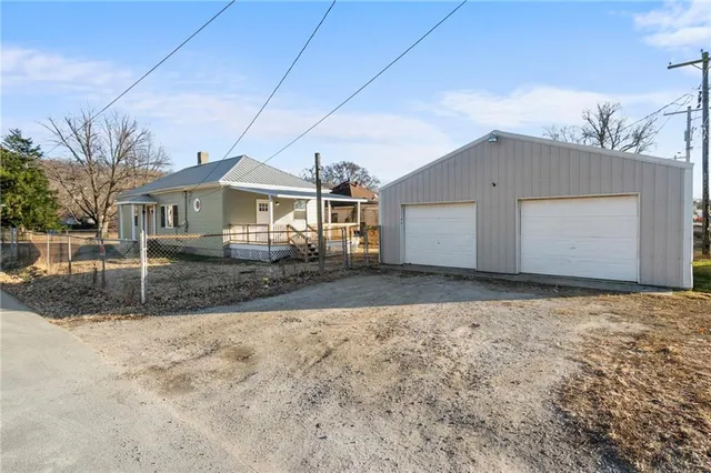 $179,950 | 6802 Binswanger Street, St. Joseph, MO 64504