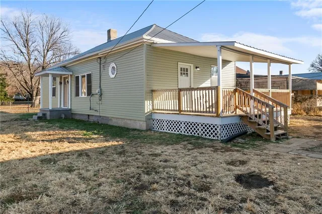 $179,950 | 6802 Binswanger Street, St. Joseph, MO 64504