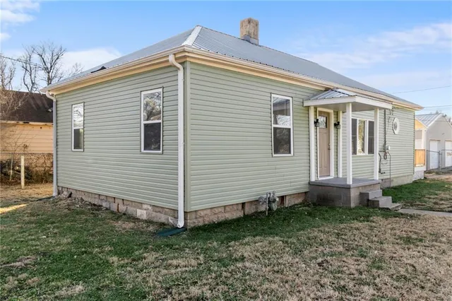 $179,950 | 6802 Binswanger Street, St. Joseph, MO 64504