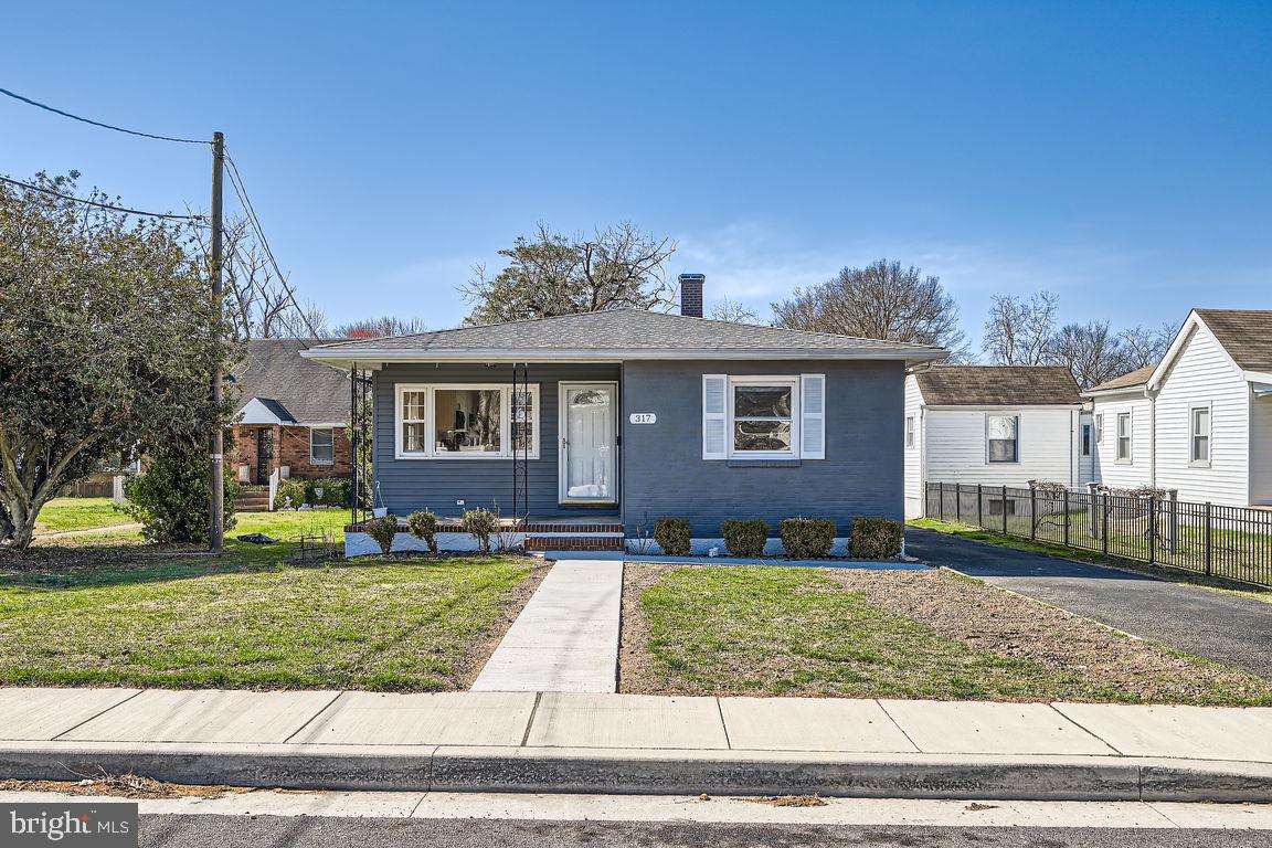 317 Townsend Road Essex, MD 21221 - Photo 3 of 28 front view of a house with a yard
