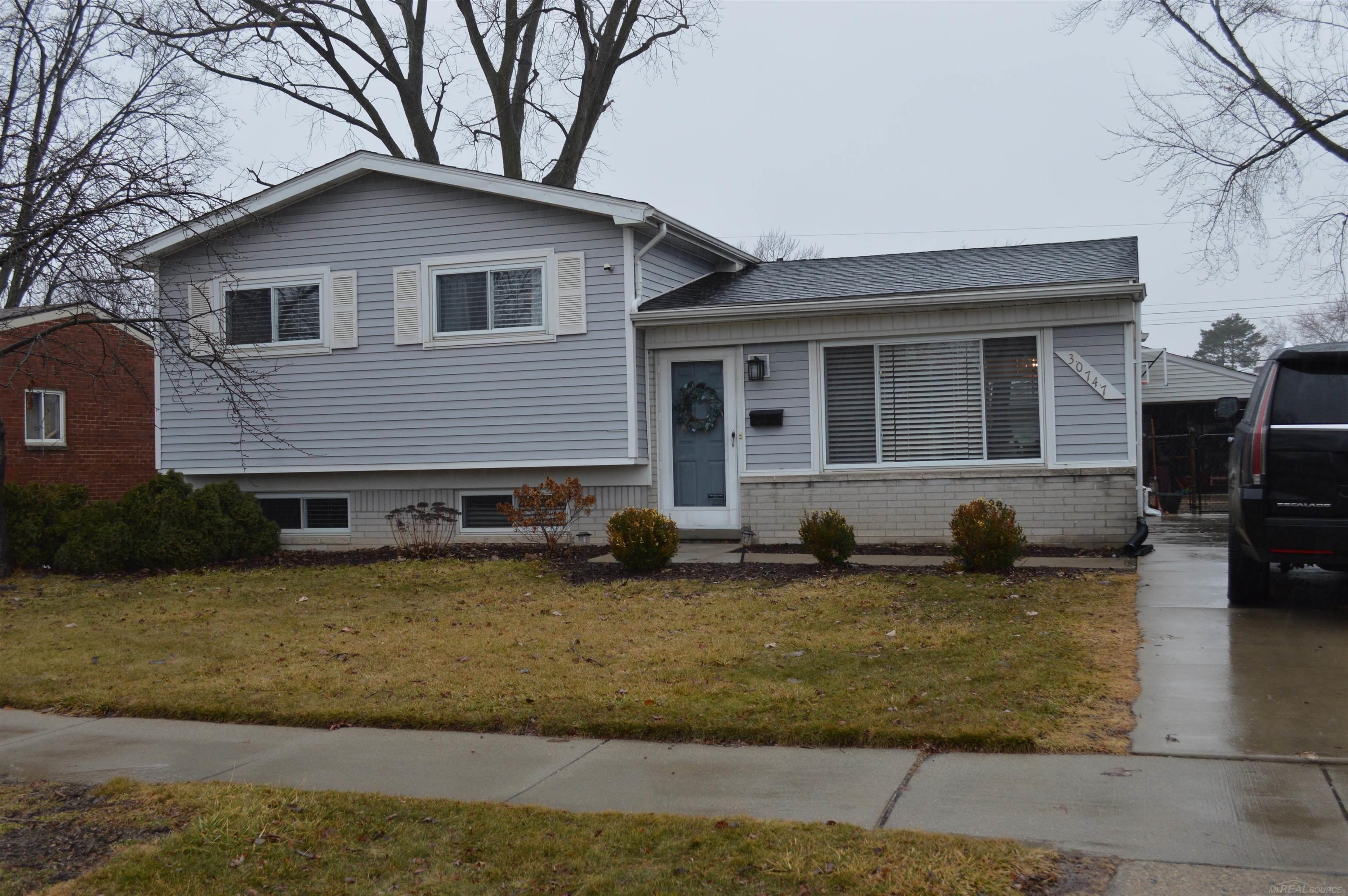 30747 Sutherland Avenue Warren, MI 48088 - Photo 1 of 16
