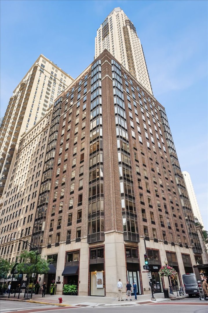 40 East Delaware Place, Unit 705 Chicago, IL 60611 - Photo 1 of 16