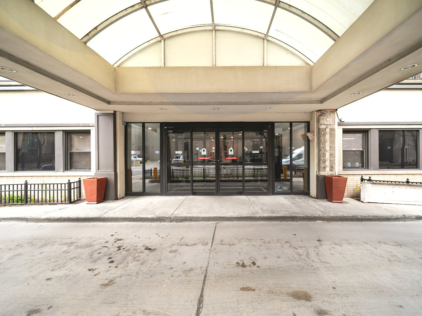 6030 North Sheridan Road, Unit 505 Chicago, IL 60660 - Photo 3 of 17 a view of entrance gate of the house