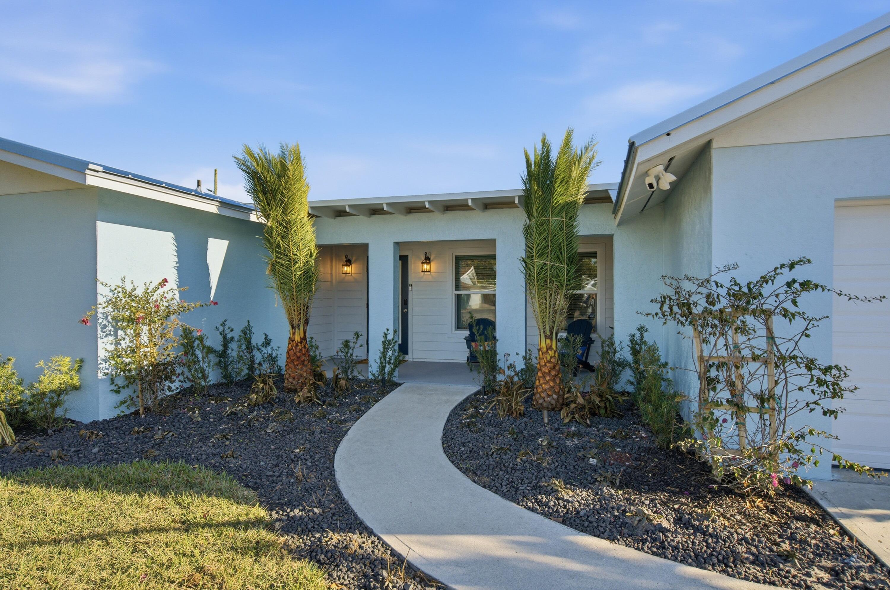 5216 Southeast Orange Street Stuart, FL 34997 - Photo 4 of 41 5216_SE_Orange_St_006