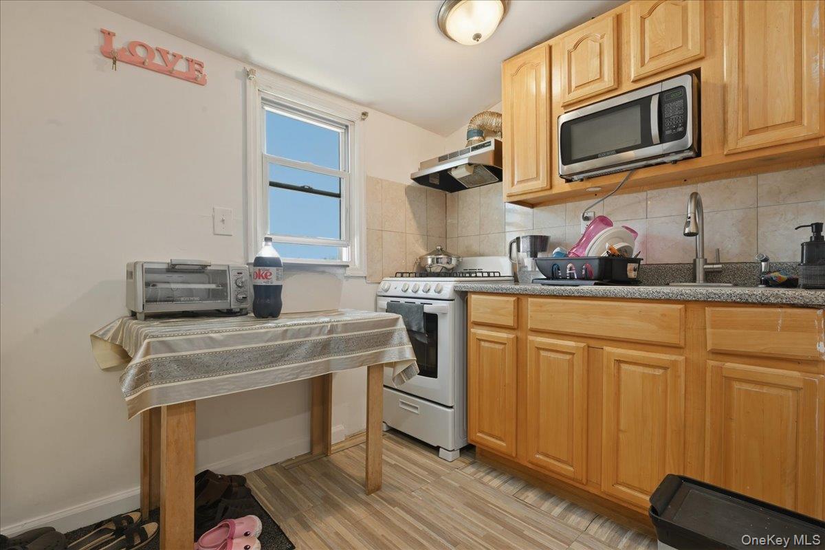 79 Wellington Road Elmont, NY 11003 - Photo 20 of 33