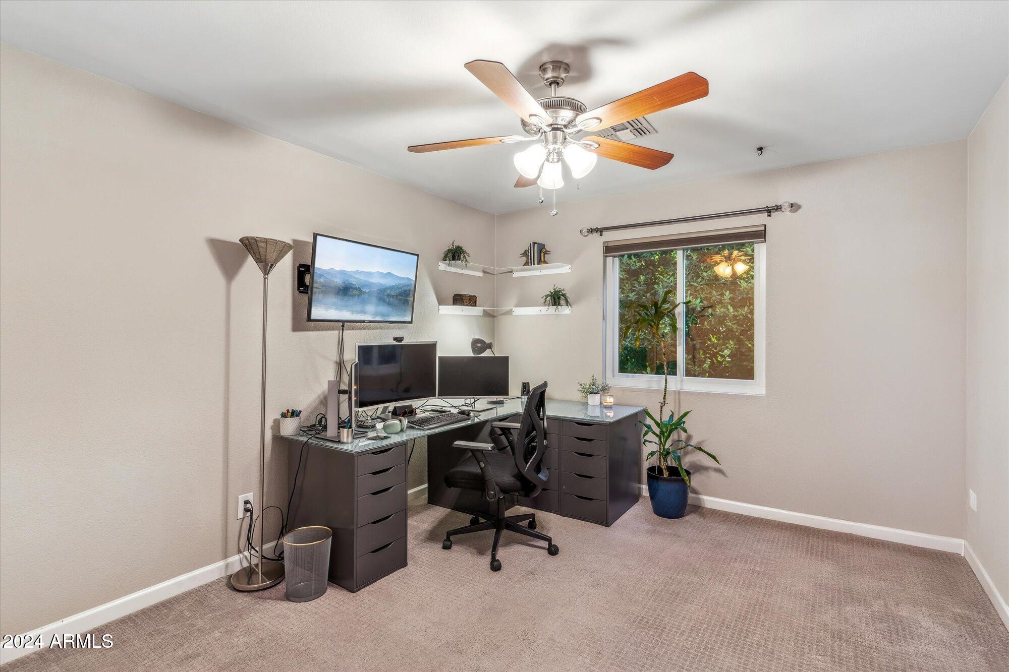 8019 North 7th Avenue Phoenix, AZ 85021 - Photo 26 of 43 a workspace with a window