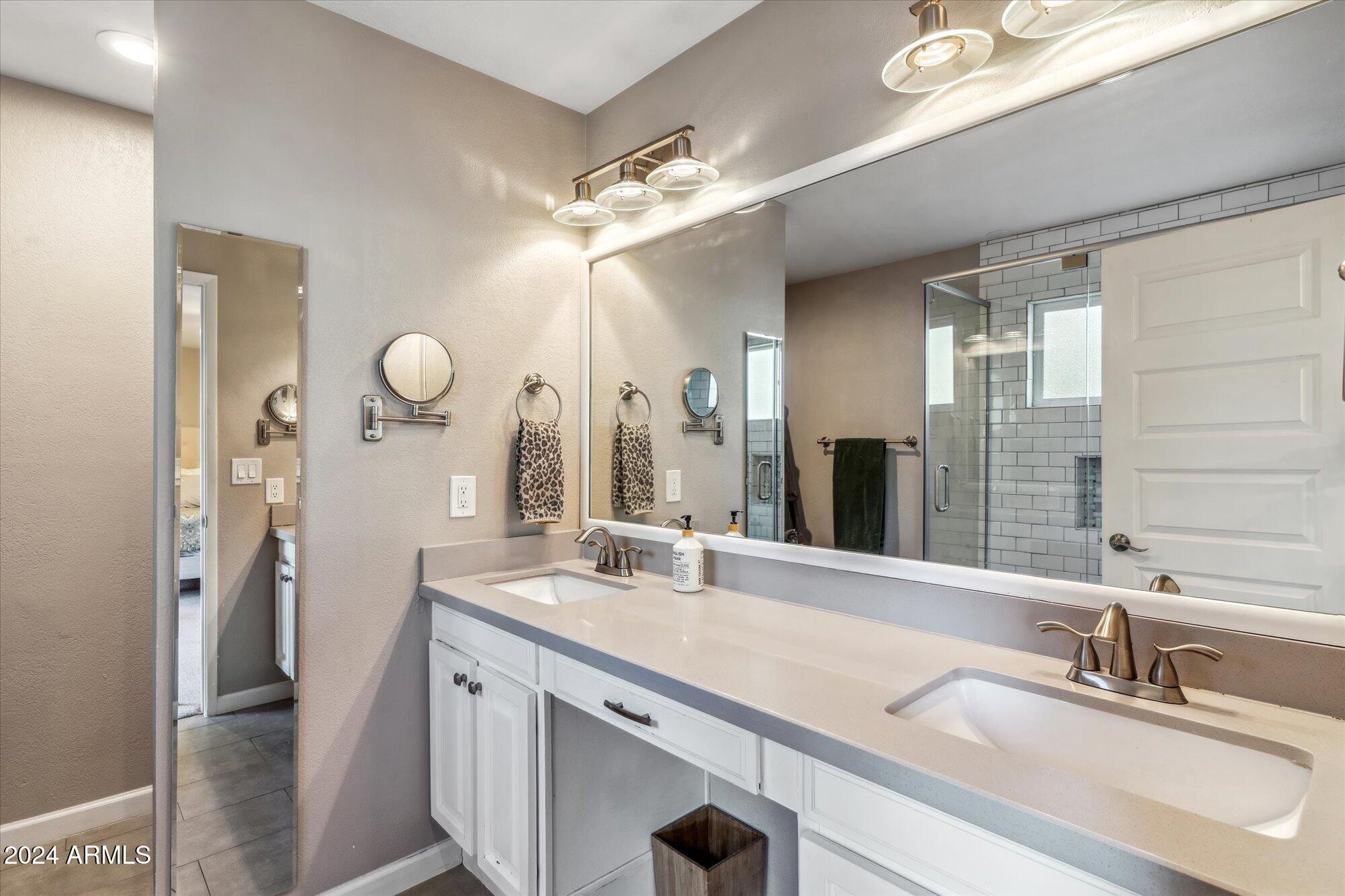 8019 North 7th Avenue Phoenix, AZ 85021 - Photo 31 of 43 31-Primary Bathroom