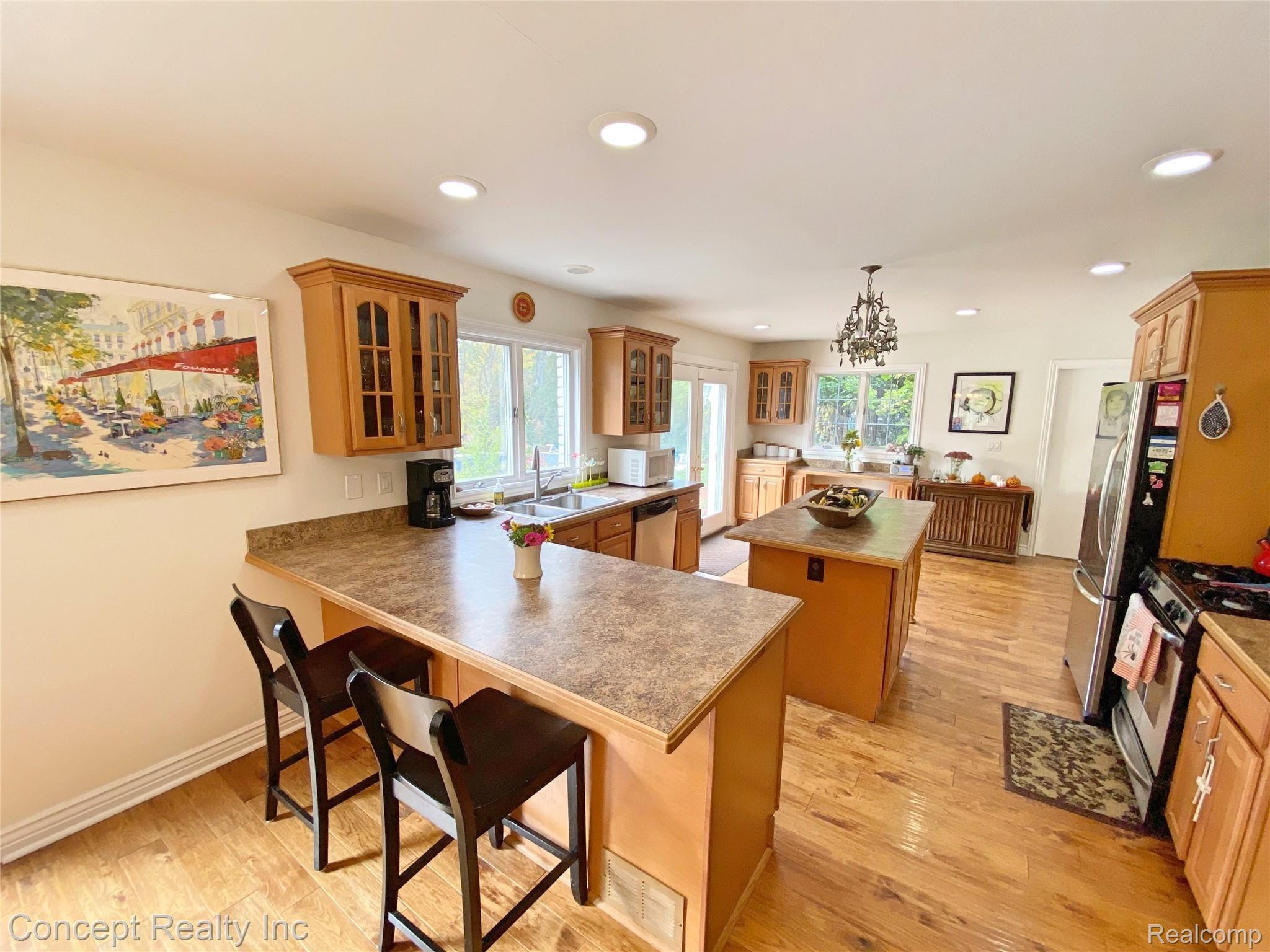 22160 Meridian Road Grosse Ile, MI 48138 - Photo 8 of 37 IMG_1919_Fotor.jpg