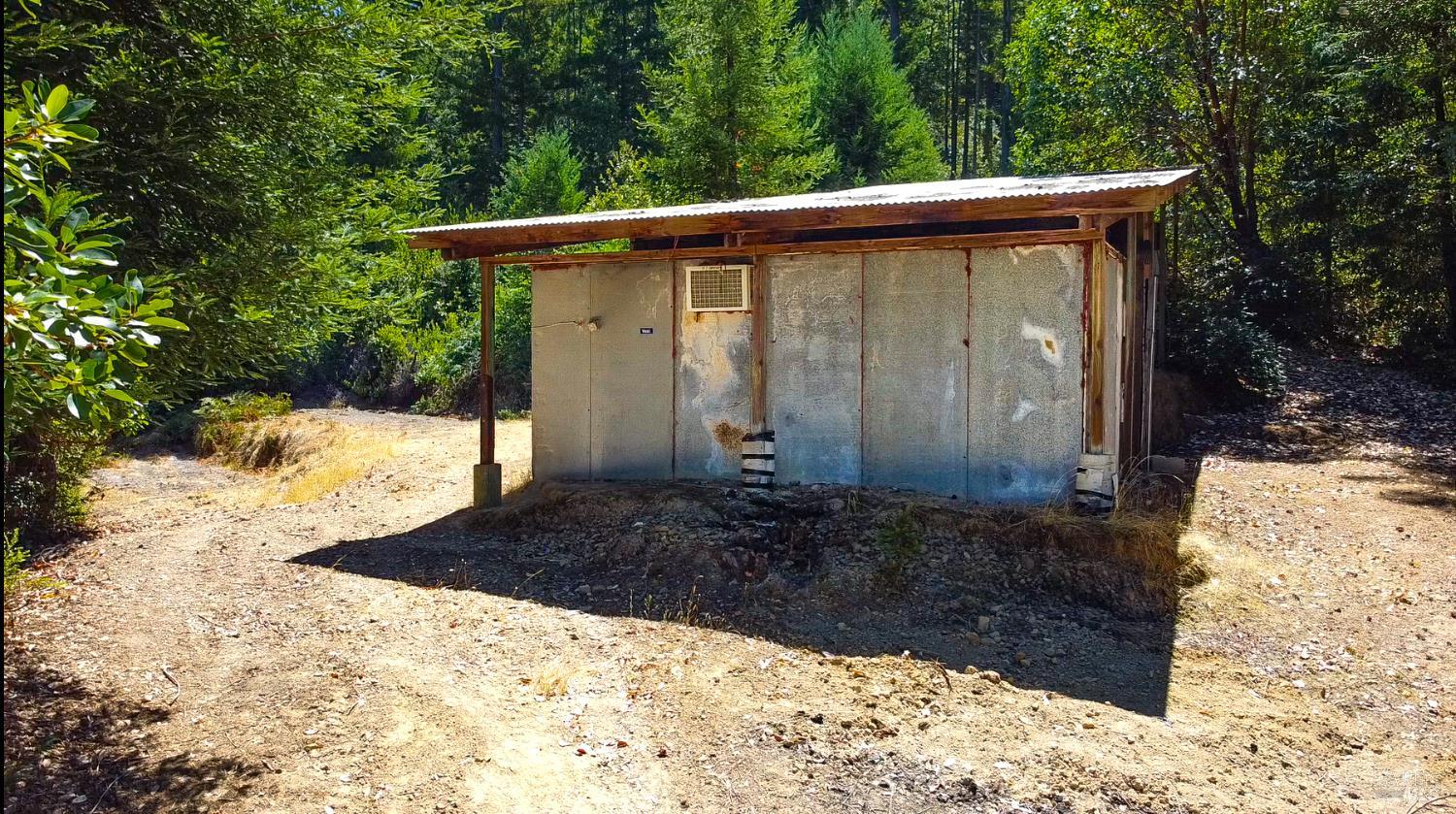 25210 Mountain View Road Boonville, CA 95415 - Photo 13 of 31 a view of a house with a yard