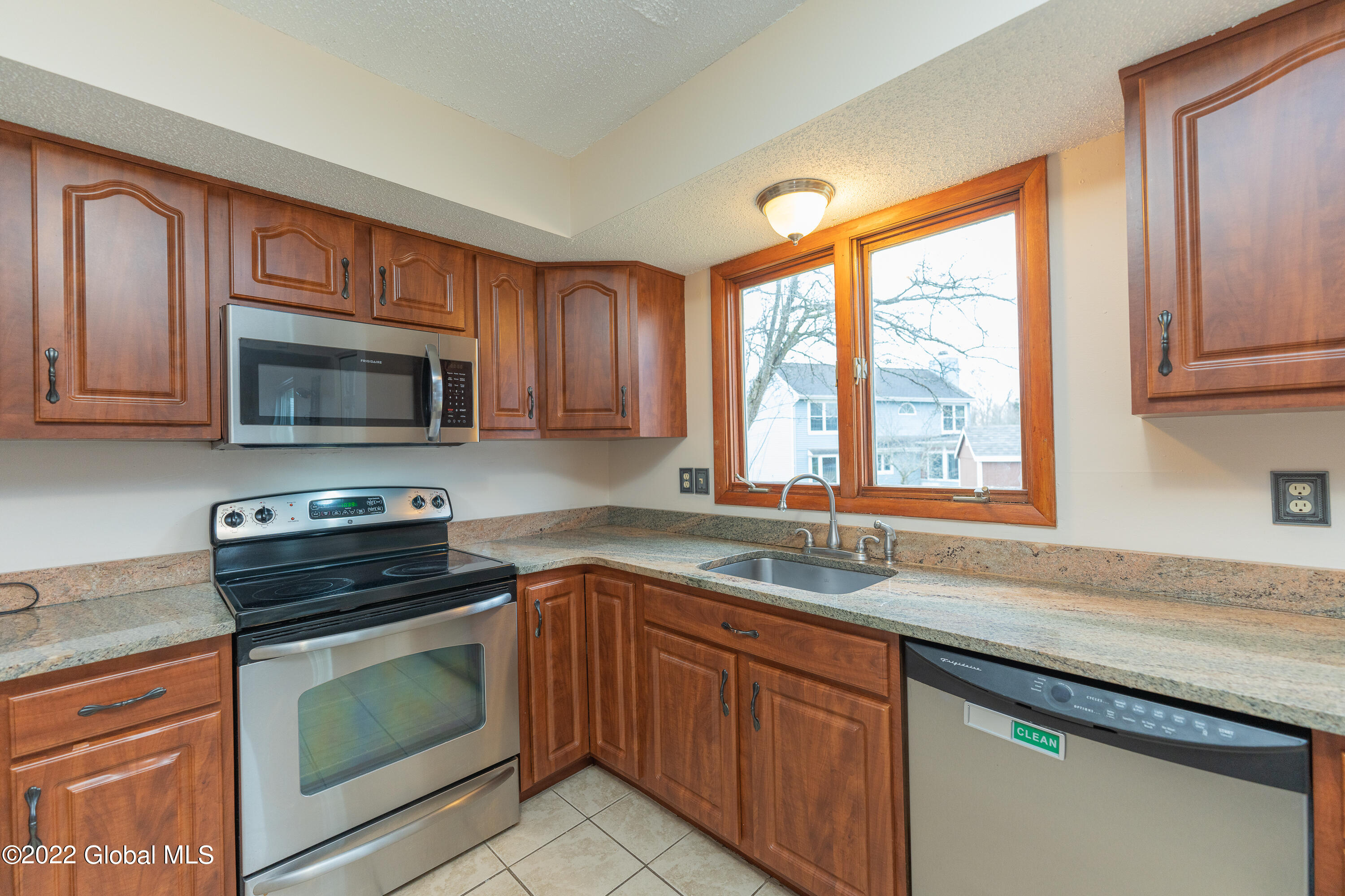 17 Rockefeller Boulevard Rensselaer, NY 12144 - Photo 17 of 48 3 Kitchen 3