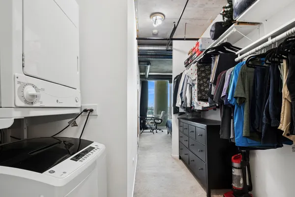 $309,000 | 700 West Van Buren Street, Unit 1105, Chicago, IL 60607