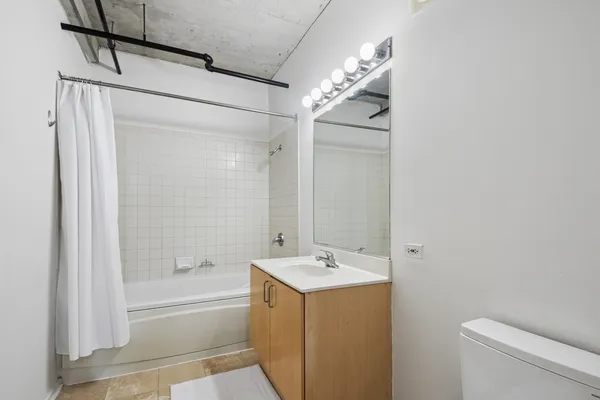 $309,000 | 700 West Van Buren Street, Unit 1105, Chicago, IL 60607