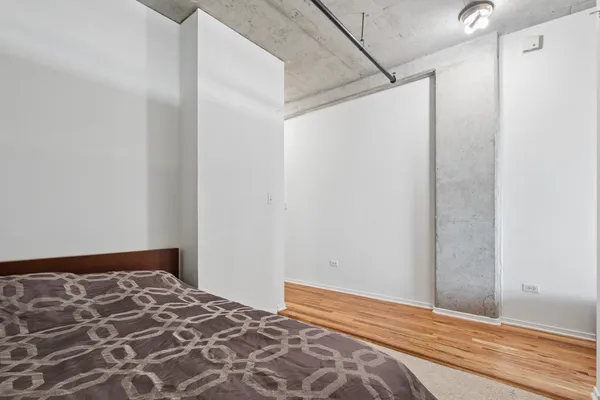 $309,000 | 700 West Van Buren Street, Unit 1105, Chicago, IL 60607