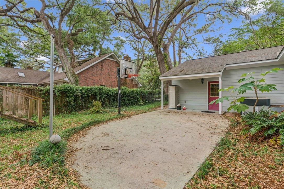211 Wymberly Road St. Simons Island, GA 31522 - Photo 27 of 33 Backyard