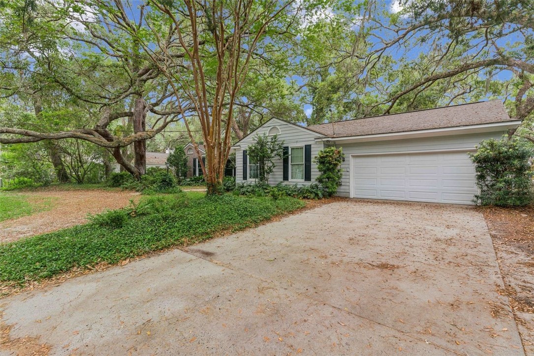 211 Wymberly Road St. Simons Island, GA 31522 - Photo 3 of 33 Front of home