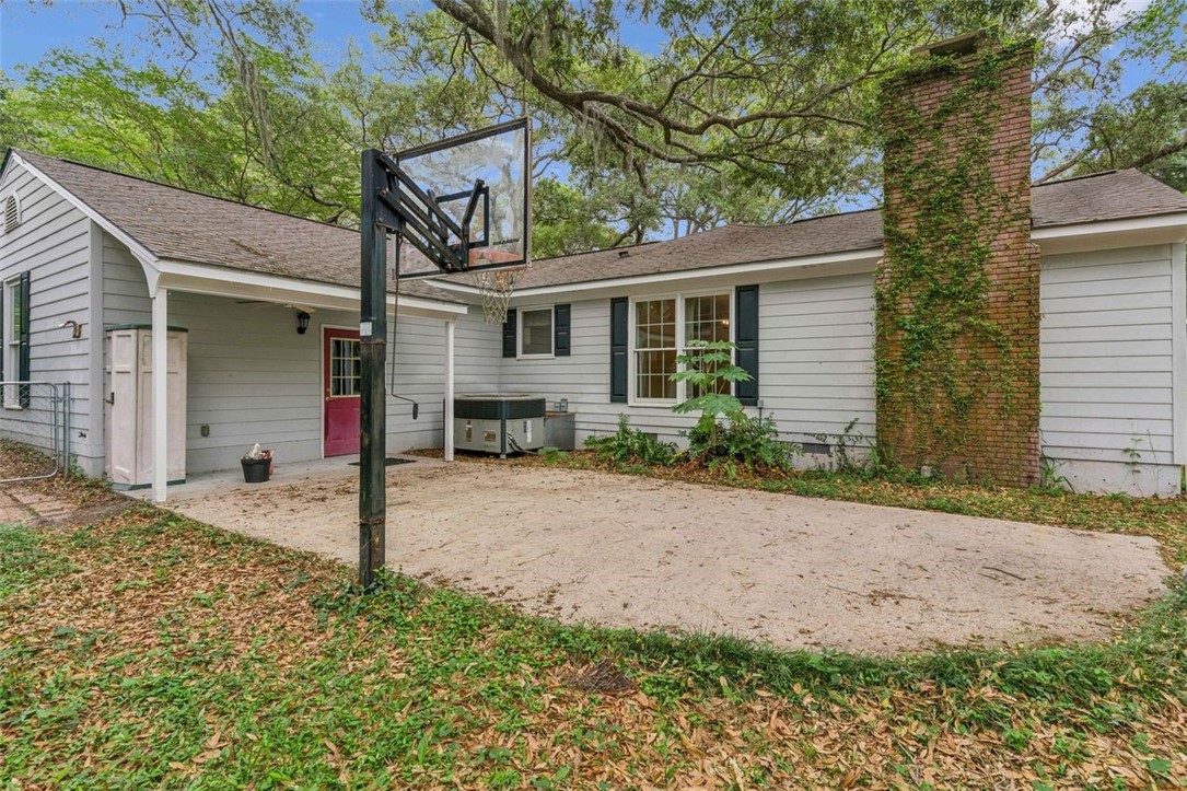 211 Wymberly Road St. Simons Island, GA 31522 - Photo 31 of 33 BAckyard