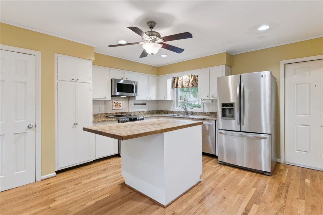211 Wymberly Road St. Simons Island, GA 31522 - Photo 7 of 33 Kitchen