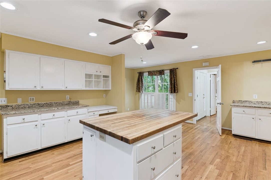 211 Wymberly Road St. Simons Island, GA 31522 - Photo 9 of 33 Kitchen