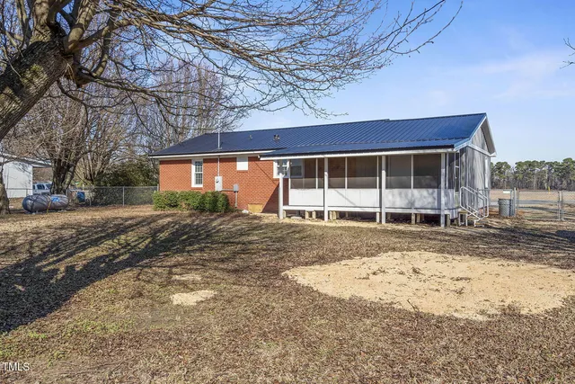 $245,000 | 352 Old Crow Road, Newton Grove, NC 28366